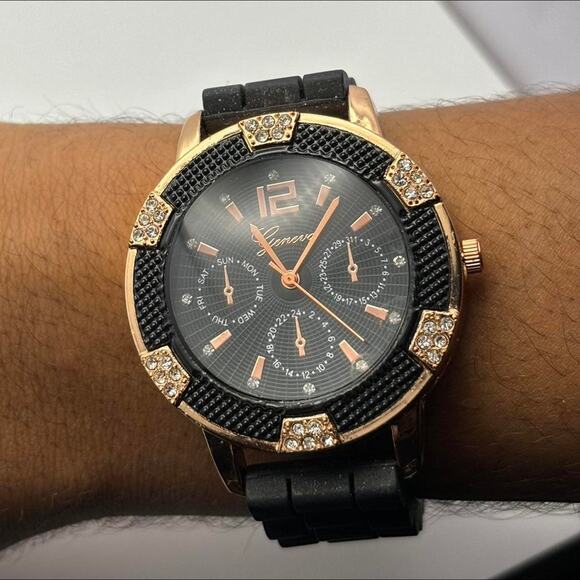 Gold & Black Men’s Watch - Picture 2 of 3